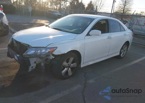 2011 Toyota Camry Se z USA, uszkodzony, nr VIN 4T1BF3EK1BU582457